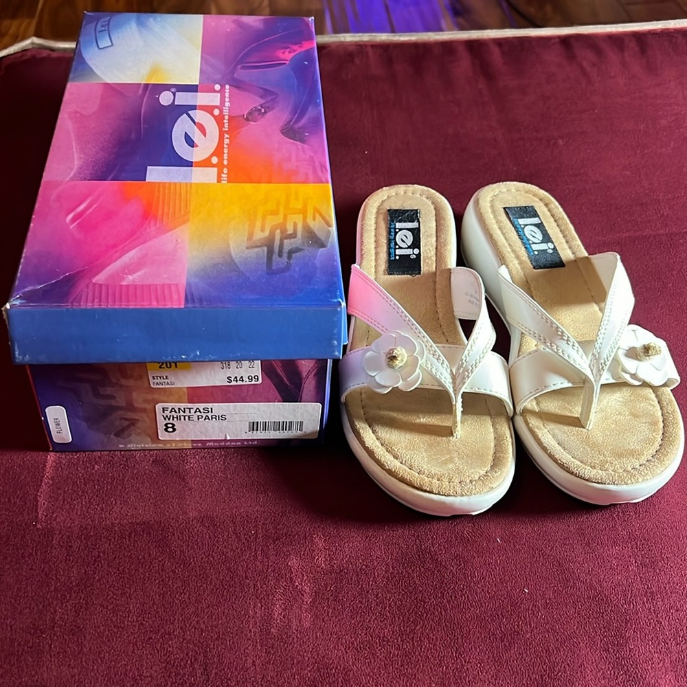 EUC white leather thong sandals (size 8)